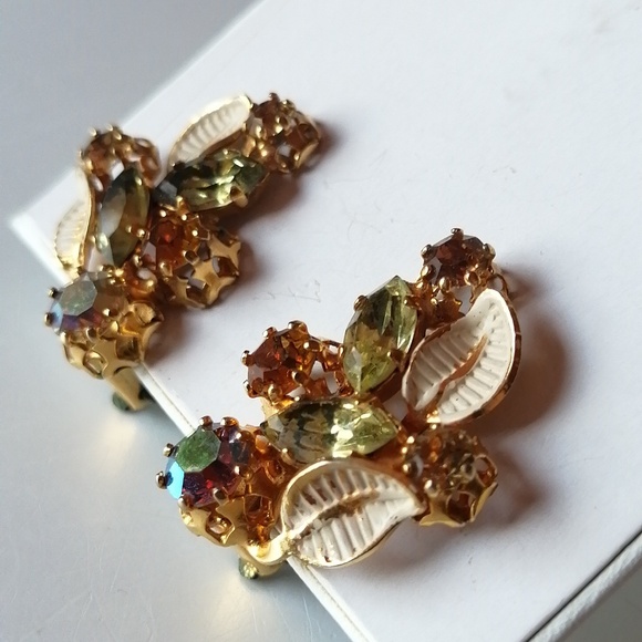 Vintage Austria AB Topaz Peridot Color Stone White Enamel Gold Clip Earrings - Picture 4 of 10